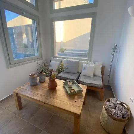 Holiday home Maya House